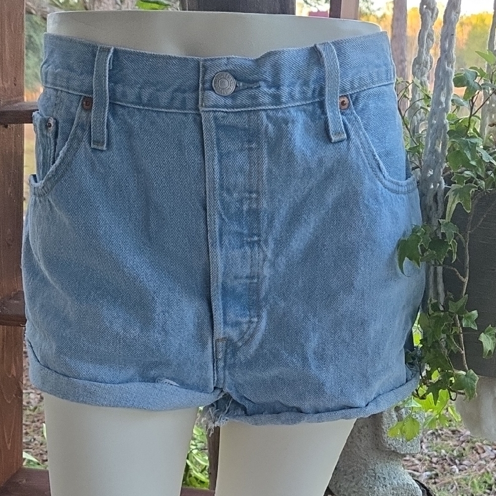 Levi's 501 Light Blue Buttonfly Denim Raw Hem Shorts Size 34